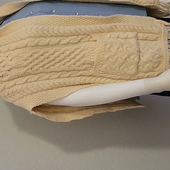 Inis CRAFTS IRISH Merino WOOL Cable Knit Fringe CAPE Shawl One Size - Picture 7 of 12